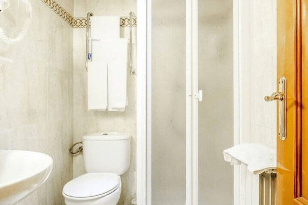 El-Gato-Baño02